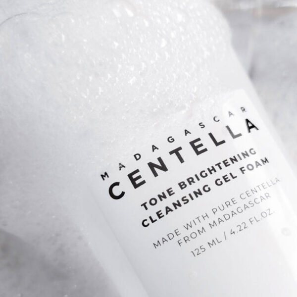 Madagascar Centella Tone Brightening Cleansing Gel Foam (125ml)